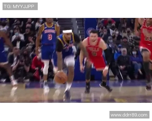 托平上篮失误特纳迅速反应补扣成功展现团队默契