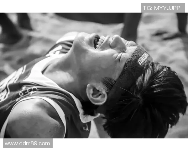 灰熊训练营第三天考沃德等球员积极参与训练场景精彩回顾