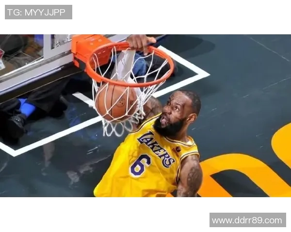 詹姆斯回顾经典扣篮生涯乔治满分乐福仅9分别利察10分