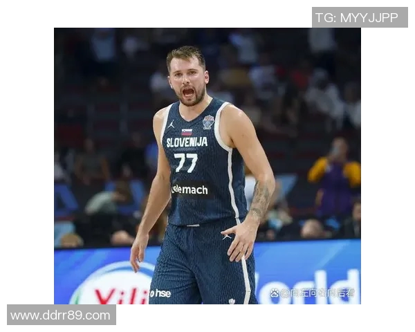 东契奇抢断快速传球 里夫斯上篮轻取两分