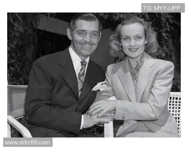 求生欲!哈利伯顿答经典问题:我妈和未婚妻首发 裁掉克拉克 求生欲!哈利伯顿答经典问题:我妈和未婚妻首发 裁掉克拉克