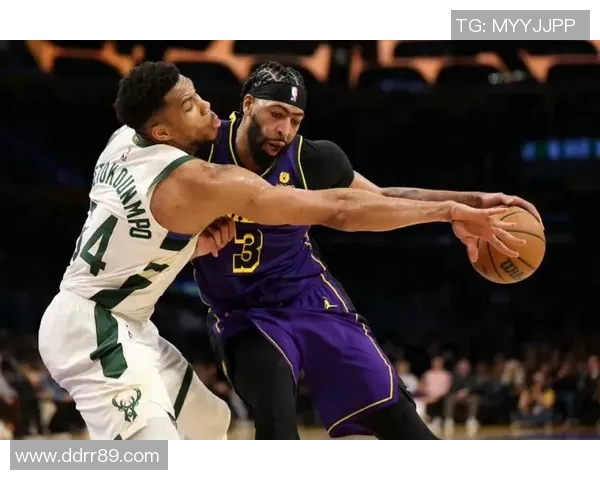 湖人三叉戟初具规模！客场拿雄鹿谁是功臣！数据不撒谎！